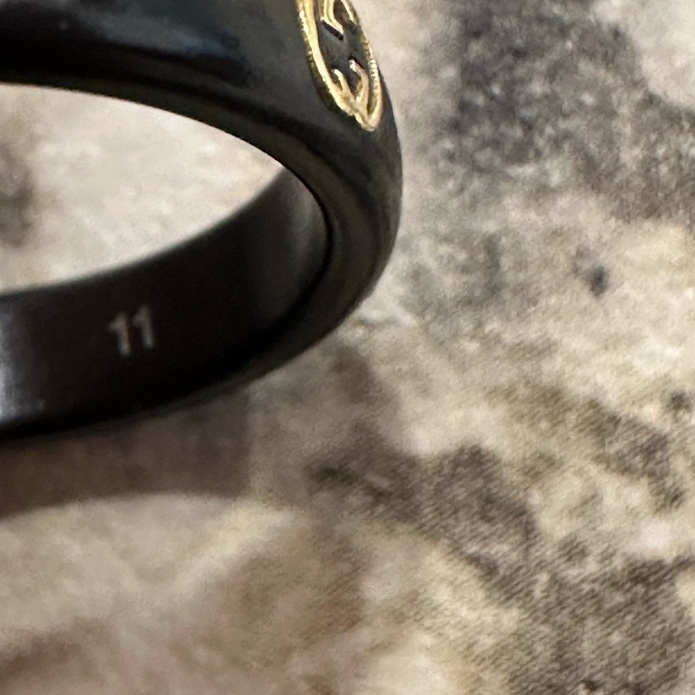 Gucci Black & Gold Icon Ring - Picture 6 of 8